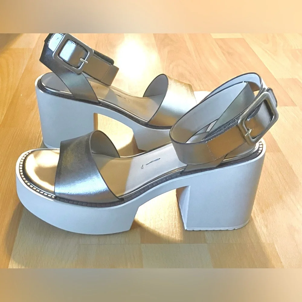 Naked Feet Metallic Silver/Bronze Platform Sandals w/ White Soles: Size 7.5